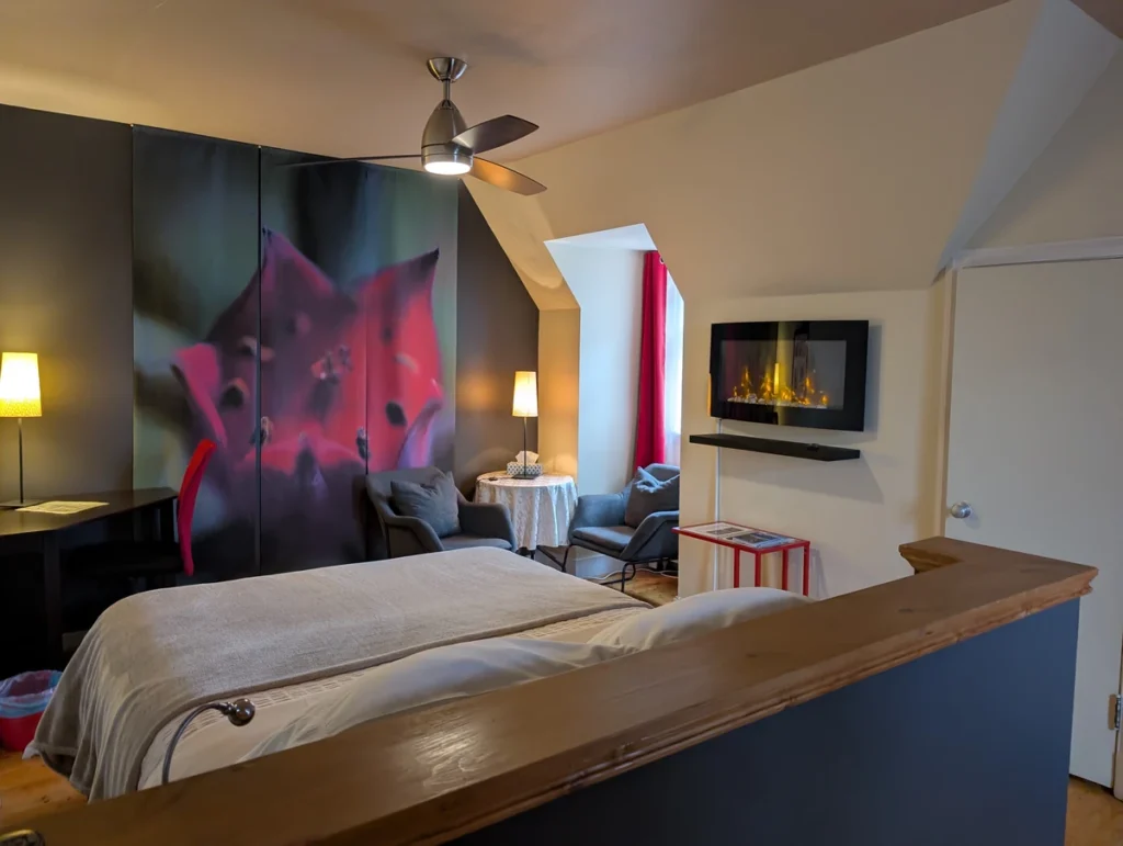 Chambre Consuelo lit queen size gite