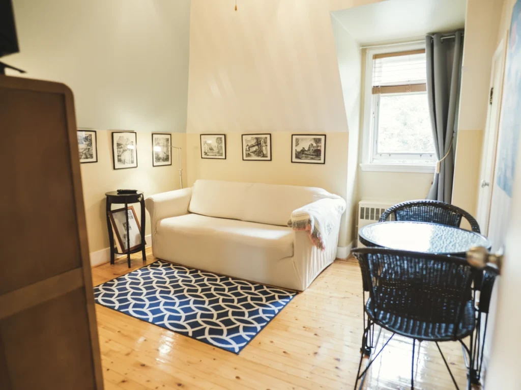 CHAMBRE LAVARDENS SUITE QUEEN DETAIL (2)